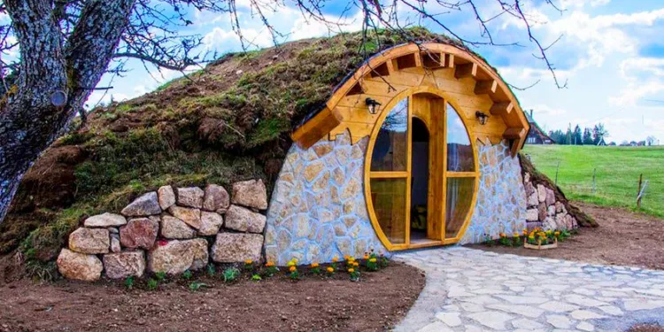 Hobbit house apartman: Planinarski kamp kod Han Pijeska