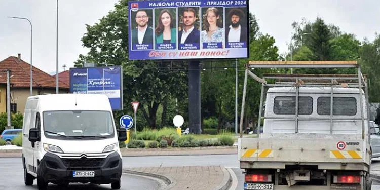 Prijedor: Najuspješnije studente predstavili na bilbordima, dobiće po 5.000 KM od grada