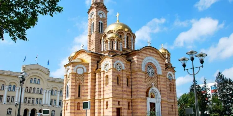 U podne će zvoniti zvona na svim hramovima: Patrijarh pozvao Srbe na jedinstvo u molitvi