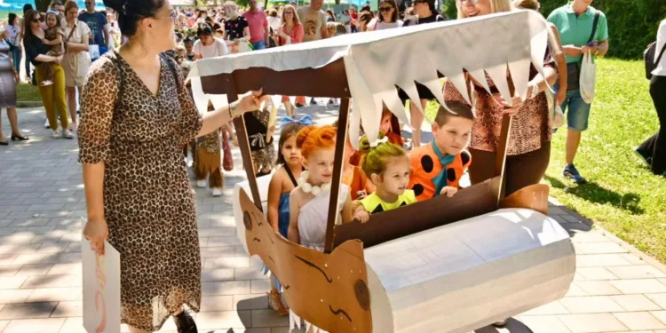 Više od 600 učesnika: Sjajna atmosfera i šarenoliki kostimi obilježili “Dječiji karneval” (FOTO)