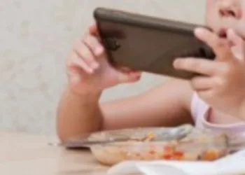 Vi djetetu telefon u ruke, ono vama mir: Koje su posljedice ove razmjene