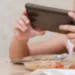 Vi djetetu telefon u ruke, ono vama mir: Koje su posljedice ove razmjene