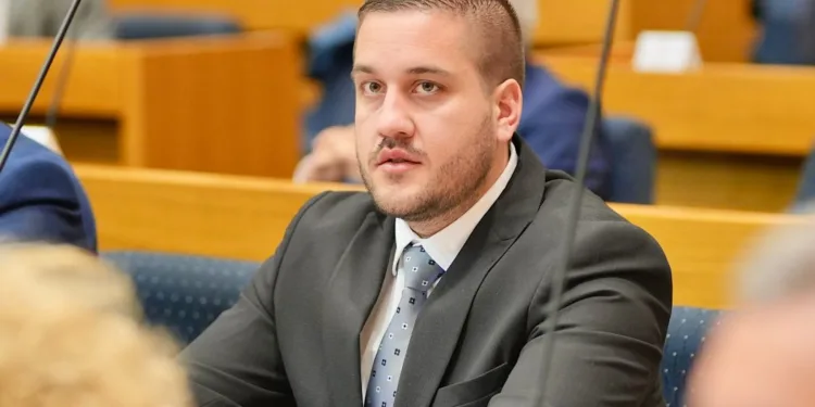 Drinić: “Aerodrom u Trebinju danas je svečano otvoren. Samo što – nije!”