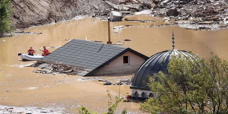 Katastrofalne poplave u BiH odnijele najmanje 18 života