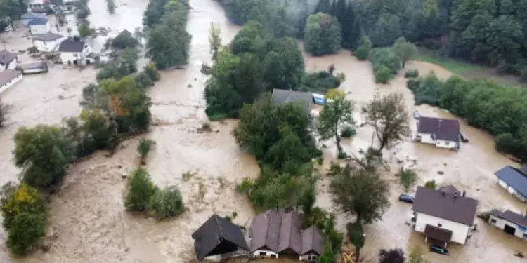 Zatražena međunarodna pomoć za poplavljena područja