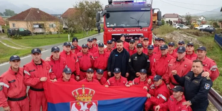 Idemo da pomognemo: Spasilački timovi iz Srbije dočekani u Bratuncu