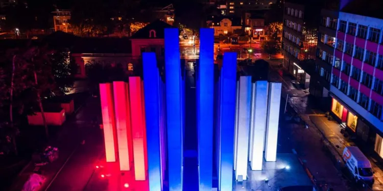 Veličanstven prizor: Centralno spomen-obilježje zasijalo u bojama trobojke