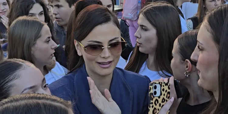 Milica Pavlović stigla na Trg Krajine, najavljuje spektakl u Banjaluci!