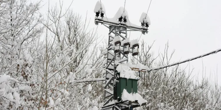 Elektrokrajina: Snježne padavine prouzrokovale kvarove na više od 50 srednjenaponskih dalekovoda