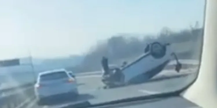 Saobraćajna nezgoda na auto-putu Prnjavor-Banjaluka, dva lica prebačena u UKC