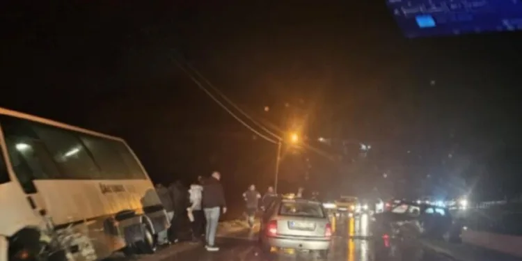 Povrijeđeni maloljetni putnik autobusa i vozač automobila u Banjaluci