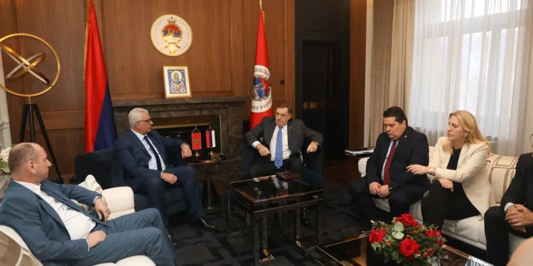 U Palati Republike sastanak Dodika, Mandića i Kneževića