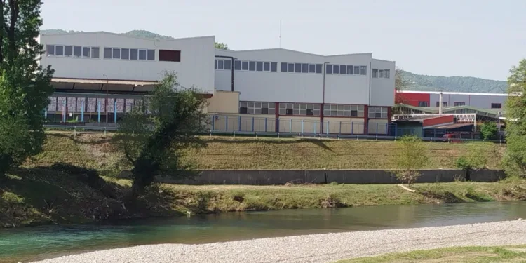 Nastavljeno košenje i uređenje zelenih površina na teritoriji Banjaluke (FOTO)