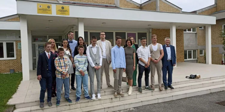 Maturanti Centra za rehabilitaciju slušanja i govora zasijali punim sjajem