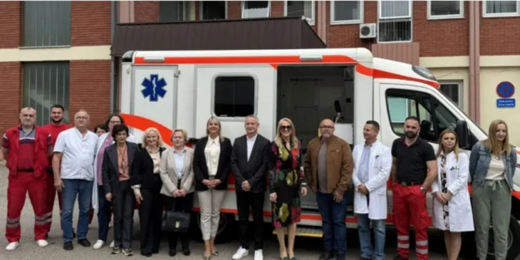 Donacija Udruženja Banjalučana u Švajcarskoj: Sanitetsko vozilo Domu zdravlja