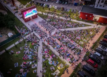 Kino na otvorenom: “Lesi 2” večeras u Parku “Oslobođenja”