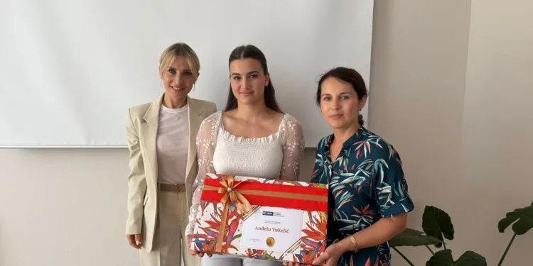 Udruženje ekonomista “SWOT” nagradilo učenicu generacije banjalučke Ekonomske škole