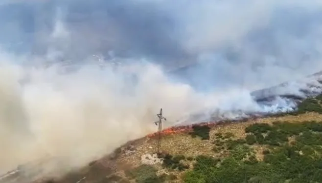 Požari kod Trebinja ne jenjavaju, vatru gase sve raspoložive službe i helikopteri