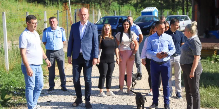Predstavnici Grada obišli azil na Manjači