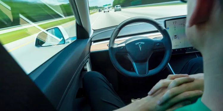 Testovi u Kini pokazali: Teslini automobili najbolji u autonomnoj vožnji na auto-putu (VIDEO)