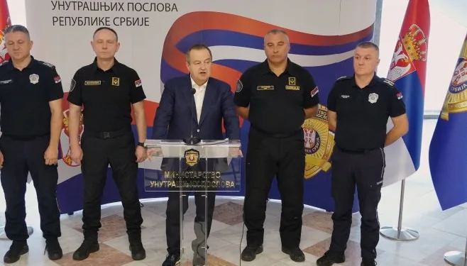 Dačić: Povrijeđeno 27 policajaca i 80 građana, podnijeto 47 prekršajnih prijava (VIDEO)