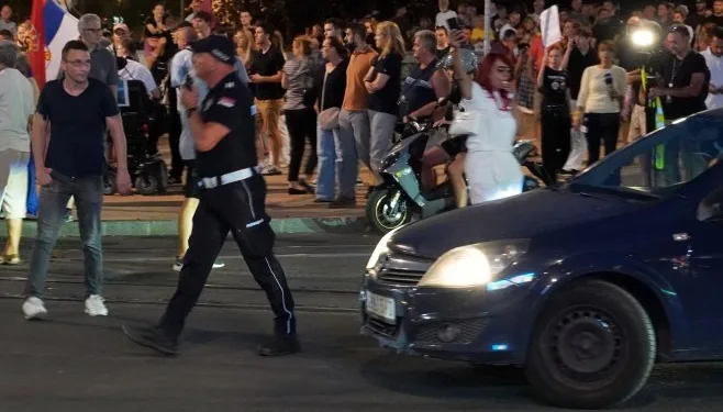 Novi Sad: Blokaderi pokušali da probiju kordon policije, žandarmerija ih potisnula