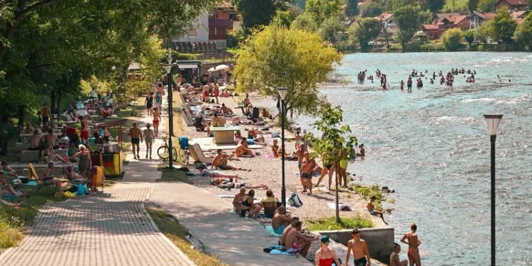 U petak sunčano i vruće, temperatura vazduha do 37°C