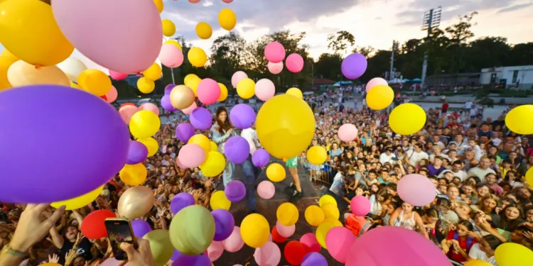 Više od 500 poklona u balonima: Manifestacija “Veliki početak” donosi sjajnu zabavu, poznat program