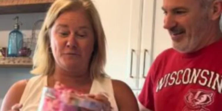 Vjenčani poklon od kume otvorila nakon 25 godina: Trenutak koji me potpuno slomio