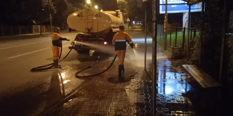 Pojačane aktivnosti na održavanju higijene, pranje ulica se odvija u kontinuitetu