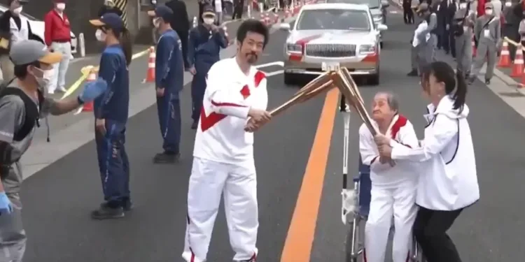 Nosila olimpijski plamen: Najstarija Japanka ima 114 godina, otkrila svoje tri tajne dugovječnosti