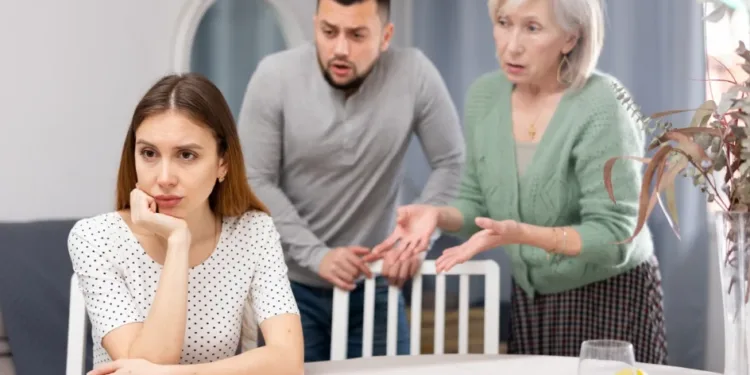 Svekrva vas potajno ne podnosi? Evo kako da je razoružate – bez svađe i glume