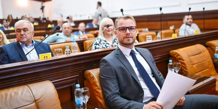 Stanivuković: Ako povećavamo plate onda ih povećamo svima, a ne samo tamo gdje su direktori iz SNSD-a