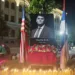 Ispred Palate Republike Srpske upaljene svijeće za Čarlija Kirka