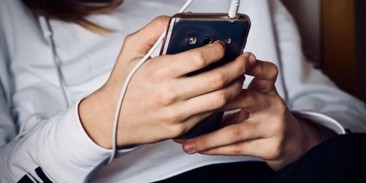 Švedska uvodi zabranu mobilnih telefona u svim školama