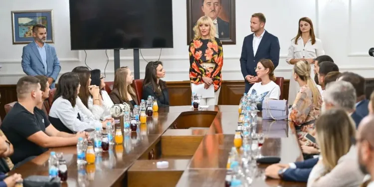 39 mladih će dobiti posao: Uručena rješenja za “Prvi posao”