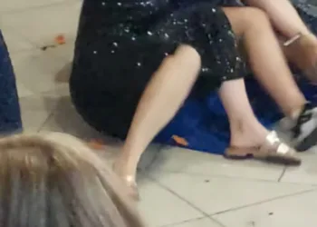 Naguravanje djevojaka zbog bidermajera: “Blago kući koju zaobiđete” (VIDEO)