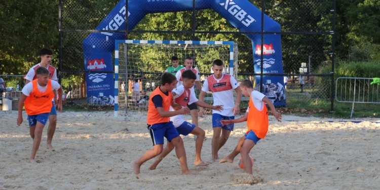 Sve više sadržaja na uređenim banjalučkim plažama, održan još jedan fudbal na pijesku