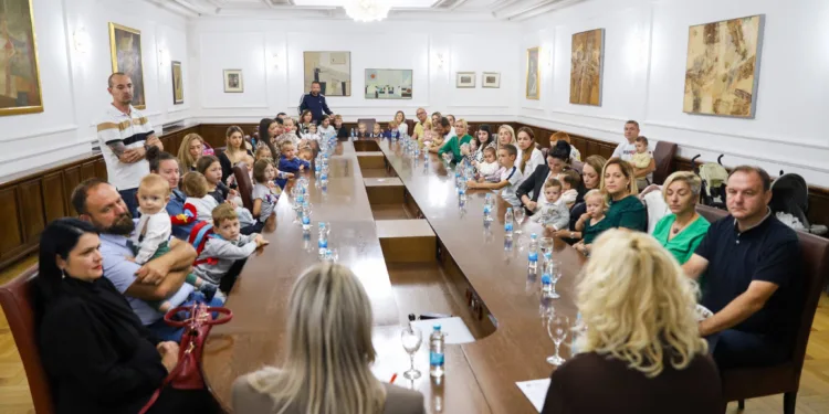 Predstavnici Grada upriličili prijem za porodilje i njihove mališane koji proslavljaju prvi rođendan