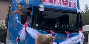 Snimak iz Srbije podijelio javnost: Djevojka puca iz pištolja iz kamiona