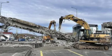 Počela rekonstrukcija – srušen dio nadvožnjaka u Trnu
