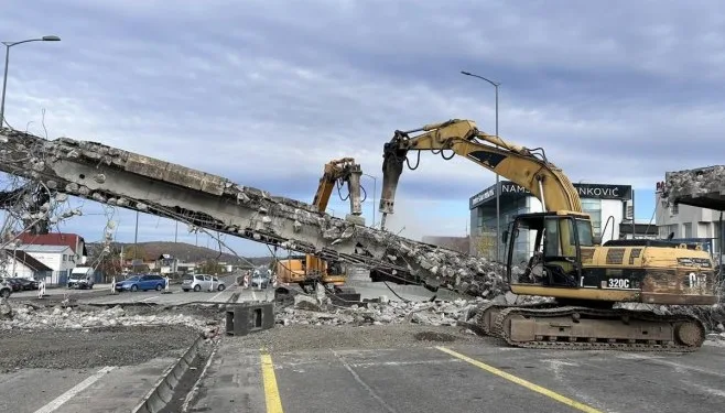 Počela rekonstrukcija – srušen dio nadvožnjaka u Trnu
