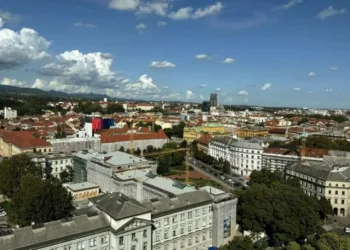 Zagreb: Na pijaci Dolac srušio se dio građevinske konstrukcije