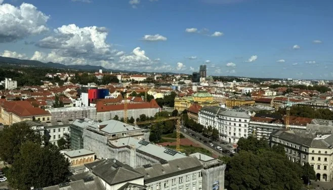 Zagreb: Na pijaci Dolac srušio se dio građevinske konstrukcije