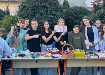 Učenici OŠ “Jovan Cvijić” za dva dana bazara prikupili 11.533 KM za liječenje Petra Šarića