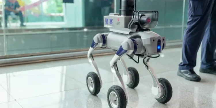 Lovi nepropisno parkiranje: Robotski pas patrolira ulicama Kine