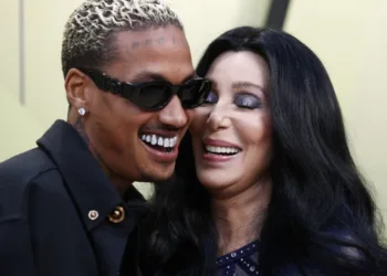 Šer odbrusila hejterima zbog 40 godina mlađeg momka: Ne žive oni moj život