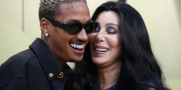 Šer odbrusila hejterima zbog 40 godina mlađeg momka: Ne žive oni moj život