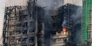 U požaru u stambenom kompleksu u Honkongu stradale 44 osobe, 65 hospitalizovano (VIDEO)