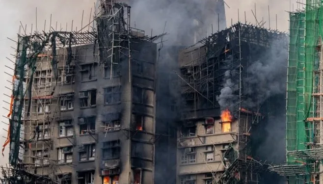 U požaru u stambenom kompleksu u Honkongu stradale 44 osobe, 65 hospitalizovano (VIDEO)